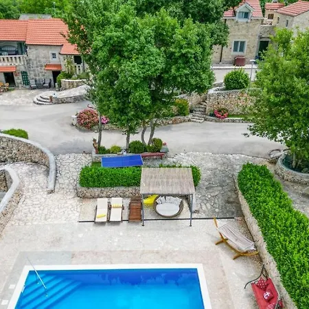 Brkic With Large Private Pool And Playground Вилла